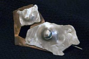 I bought Vashti-Sita Bardsley’s 'The Princess and the Pea' brooch. I bought Vashti-Sita Bardsley’s 'The Princess and the Pea' brooch.